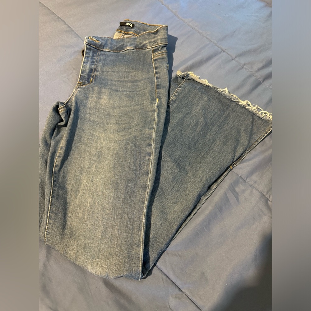 Fashion Nova Flare Jeans Size 1/25